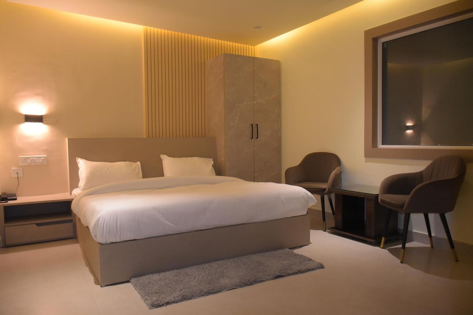 Spruce Hill Hotel & Restro Найнитал Экстерьер фото
